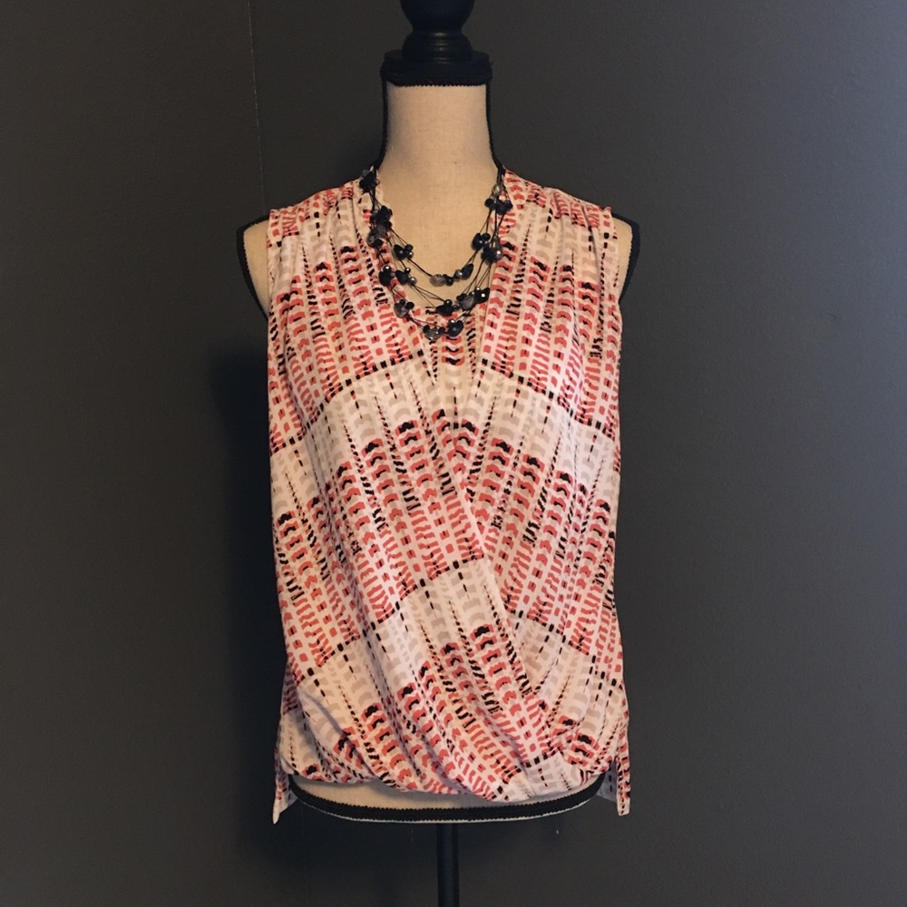 Sleeveless professional top
